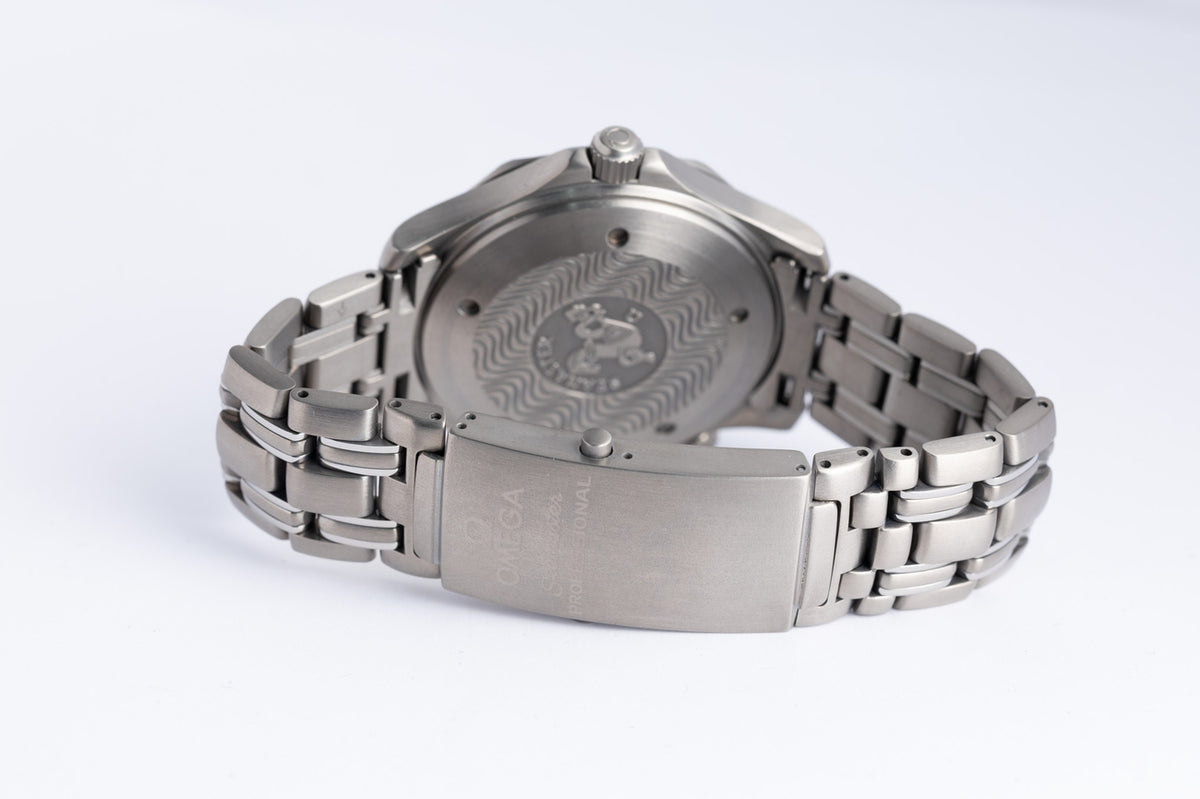 Omega Seamaster Diver 300 M 41mm Automatik Titan 22318000 - Detailansicht 7