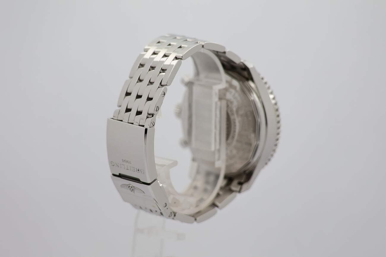 Breitling Navitimer World GMT 46mm Automatik Herrenuhr A24322 - Detail view 1