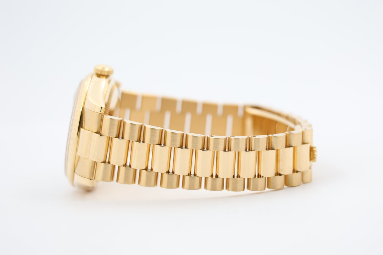 Rolex Day-Date 36 President 18k Gelbgold "Diamond Dial" LC:100 118238 - Detailansicht 5