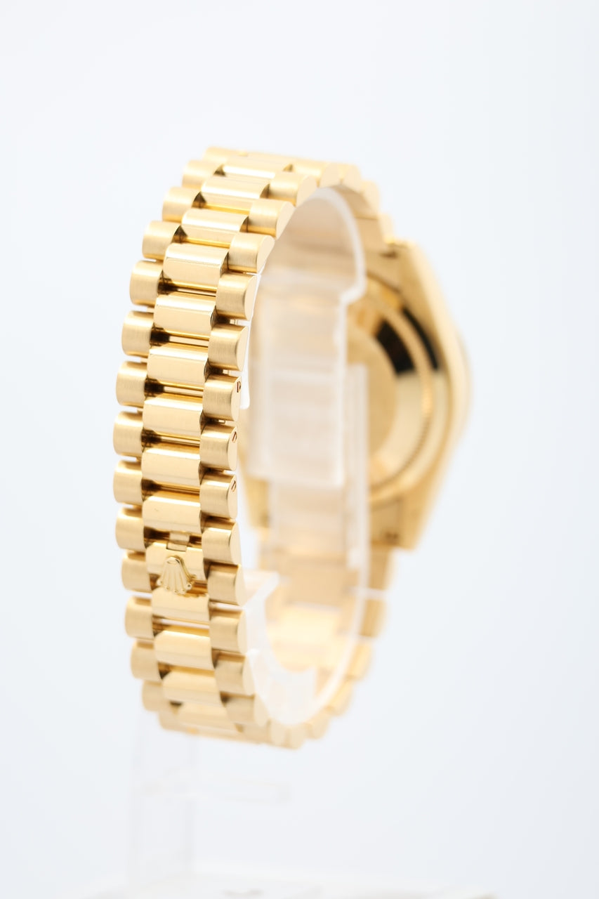 Rolex Day-Date 36 President 18k Gelbgold "Diamond Dial" LC:100 118238 - Detailansicht 3