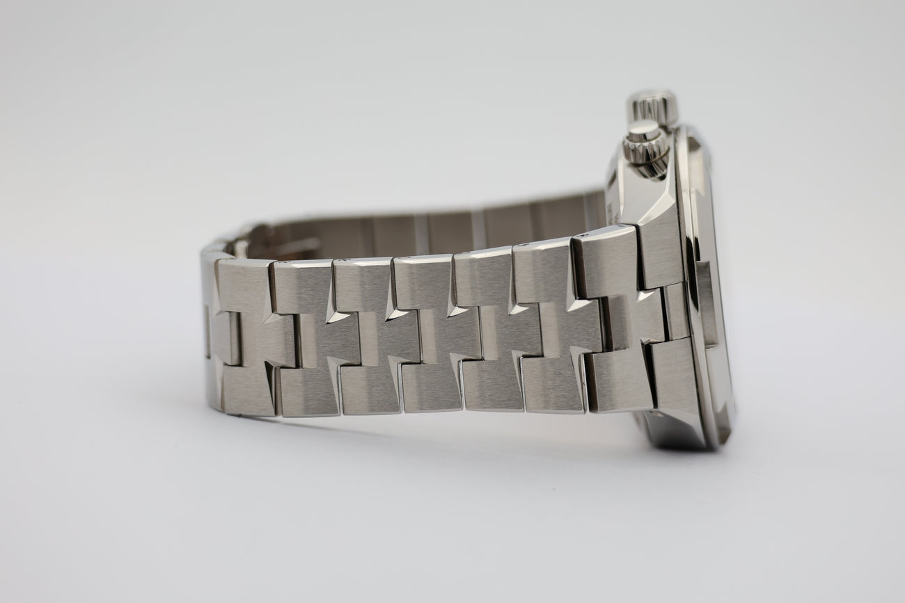 Vacheron Constantin Overseas Chronograph Automatik Herrenuhr 5500V - Detailansicht 4