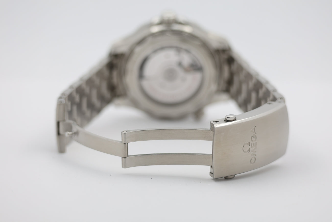 Omega Seamaster Diver 300 M Automatik Herrenuhr Stahl 42mm 21030422003001 - Detailansicht 6