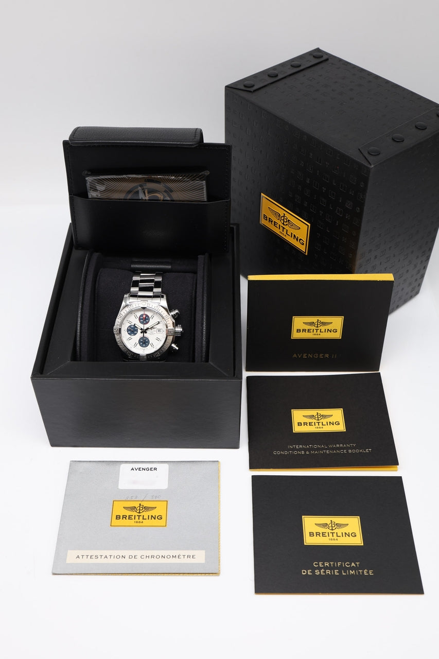 Breitling Avenger II 43mm Automatik Herrenuhr A133813 - Papiere und oder Lieferumfang
