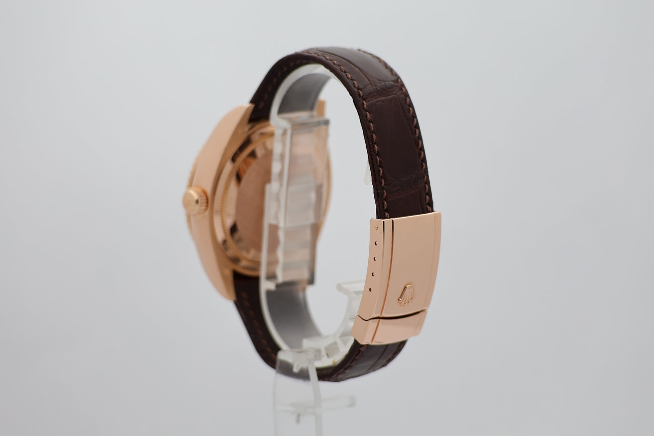 Rolex Sky-Dweller Rose Gold Chocolate Dial 42mm 326135 - Detailansicht 2