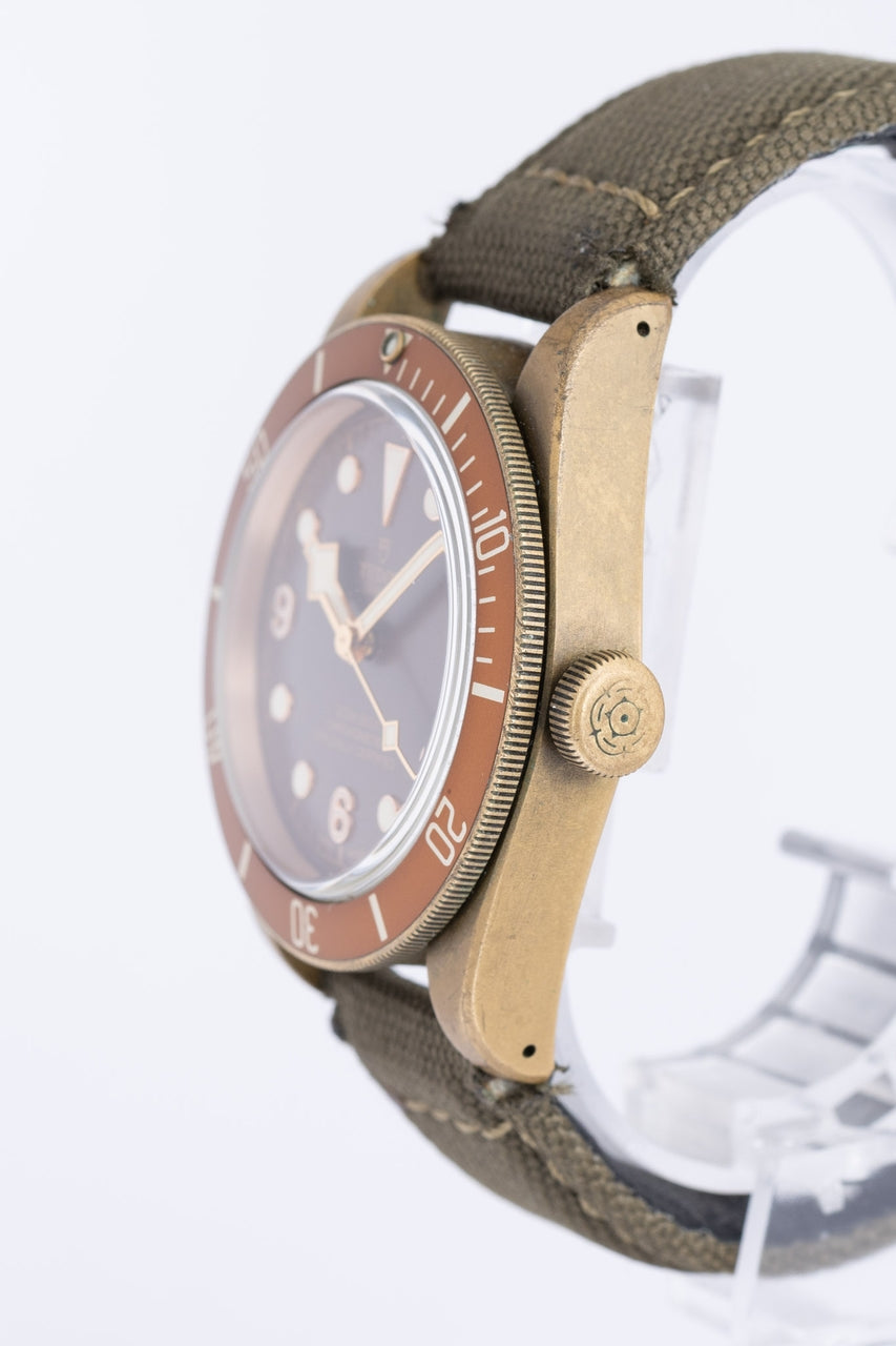 Tudor Black Bay Bronze Heritage 43mm 79250BM - Detailansicht 2