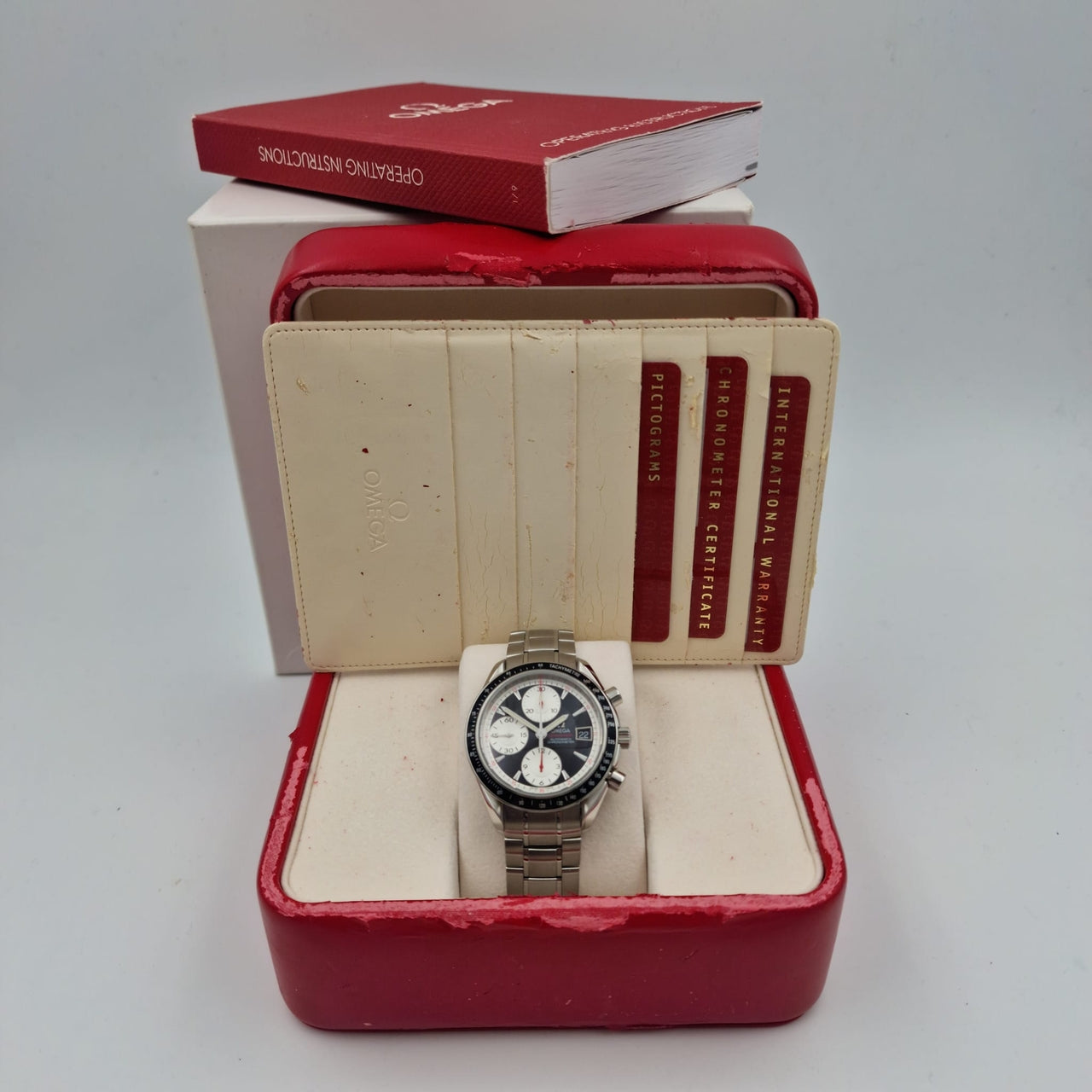 Omega Speedmaster Date 40mm Automatik Herrenuhr 32105100 - Papiere und oder Lieferumfang