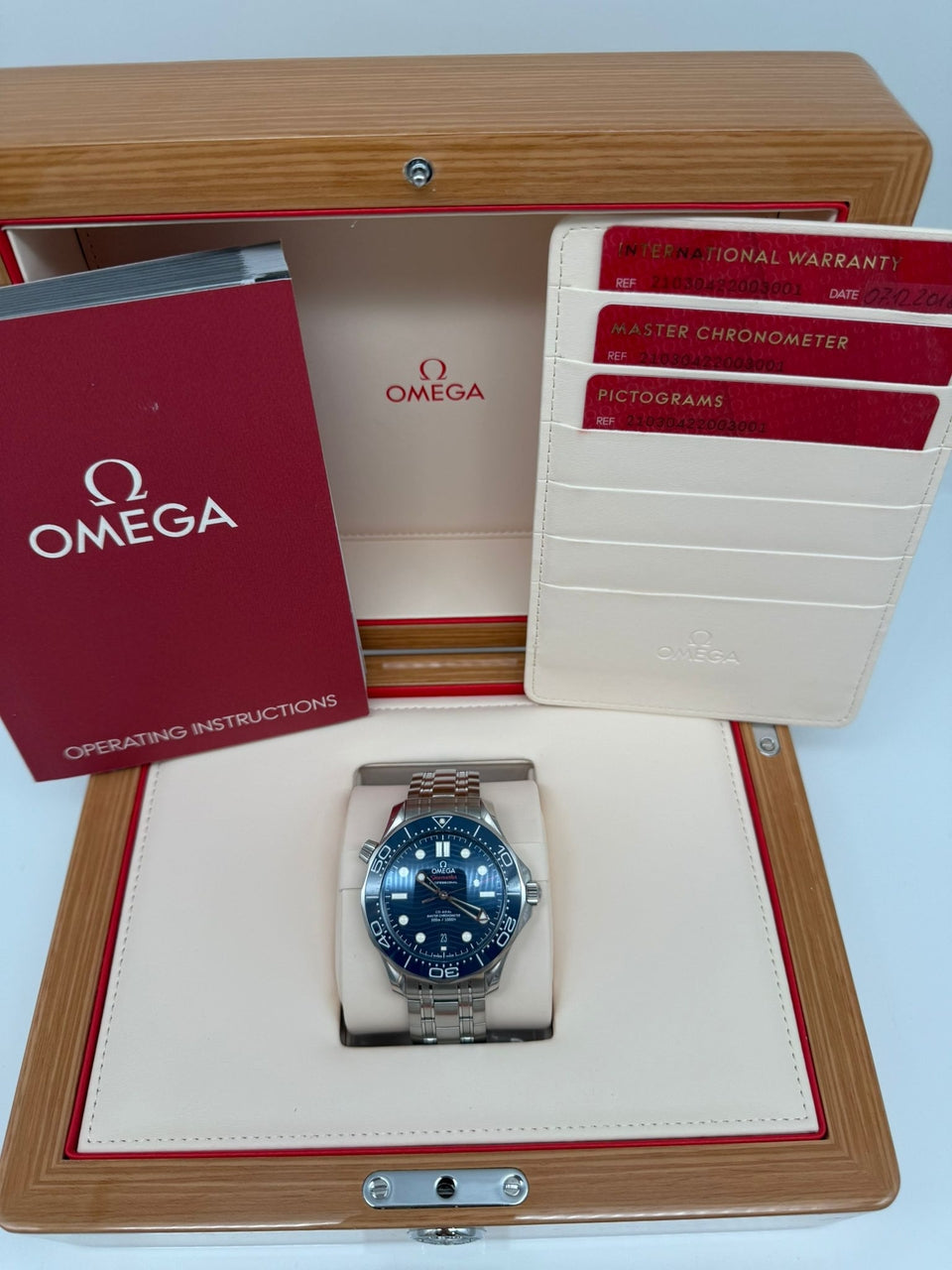Omega Seamaster Diver 300M Automatik 42mm 21030422003001 - Papiere und oder Lieferumfang