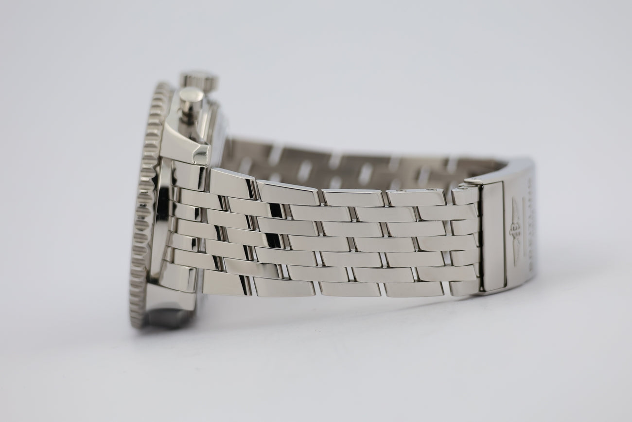 Breitling Navitimer GMT Chronograph 48mm Automatik AB0441 - Detailansicht 3