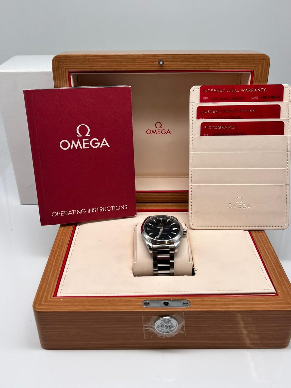 Omega Seamaster Aqua Terra Automatik Herrenuhr Stahl 41mm 22010412101001 - Papiere und oder Lieferumfang