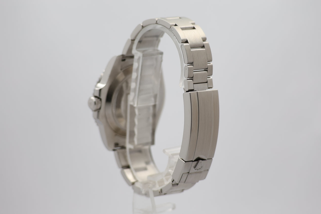 Rolex Submariner Date "Hulk" Automatik Herrenuhr Stahl 40mm 116610LV - Detailansicht 2