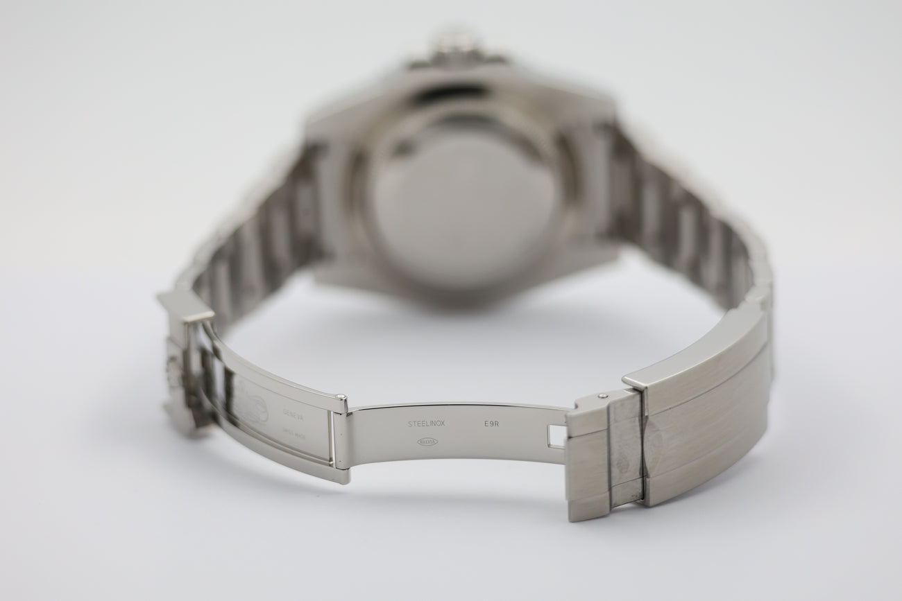 Rolex Submariner Date "Hulk" Automatik Herrenuhr Stahl 40mm 116610LV - Detailansicht 7