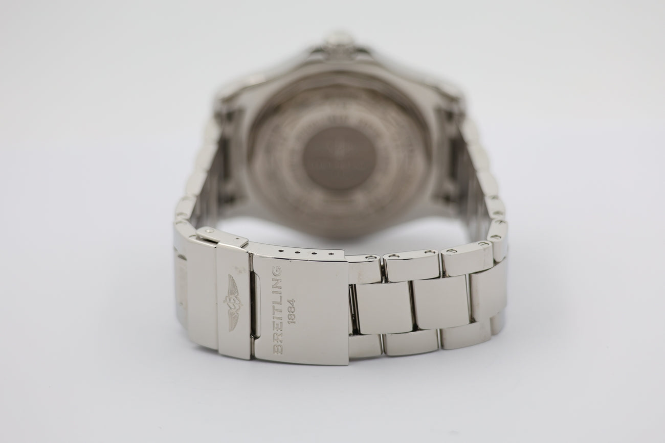 Breitling Avenger II GMT Perlmutt-Blatt 43mm Automatik A32390 - Detailansicht 5