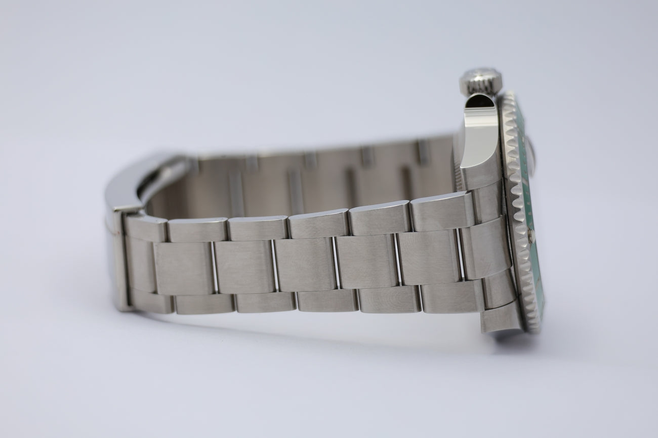 Rolex Submariner Date "Hulk" 40mm Automatik Ungetragen 116610LV Box + og. Papiere