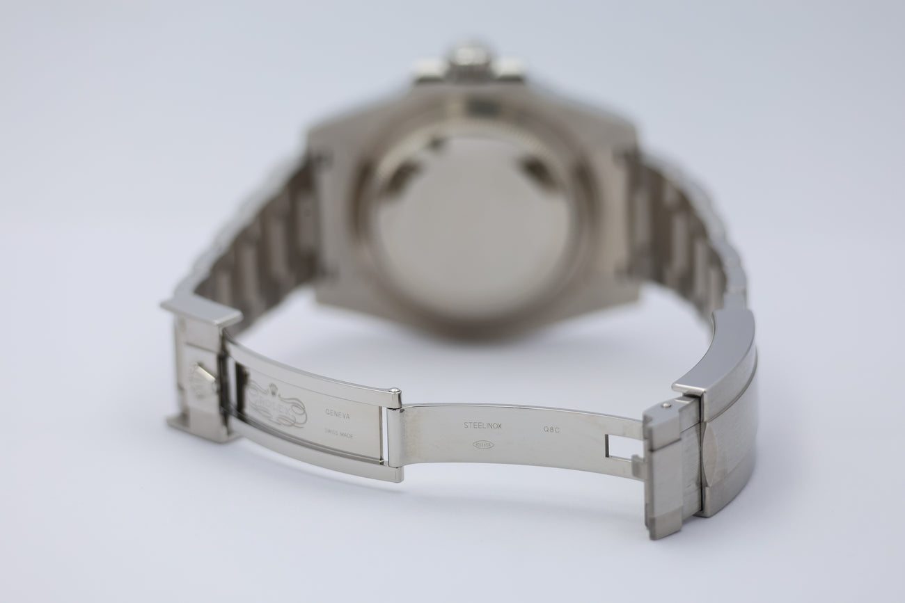 Rolex Submariner Date "Hulk" 40mm Automatik Ungetragen 116610LV Box + og. Papiere