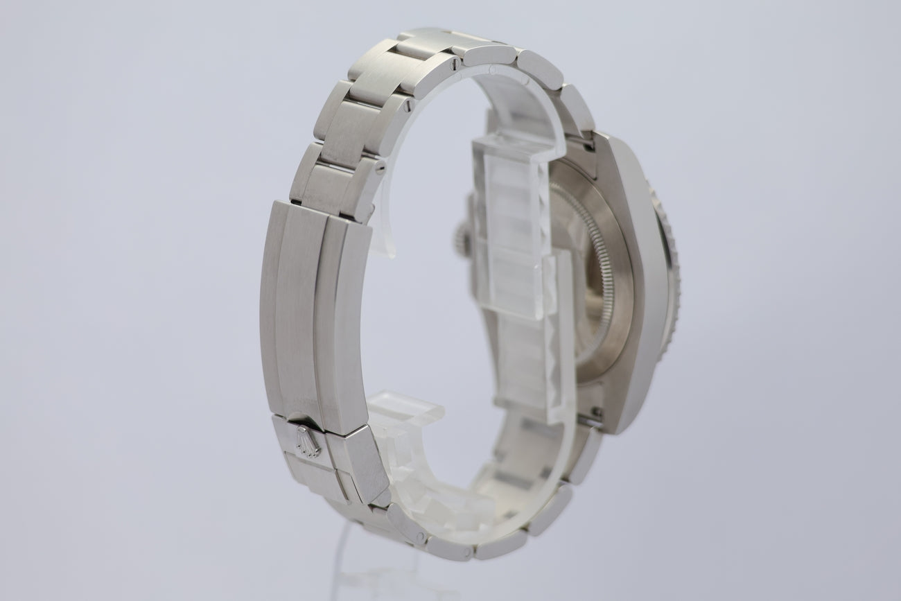 Rolex Submariner Date "Hulk" 40mm Automatik Ungetragen 116610LV Box + og. Papiere