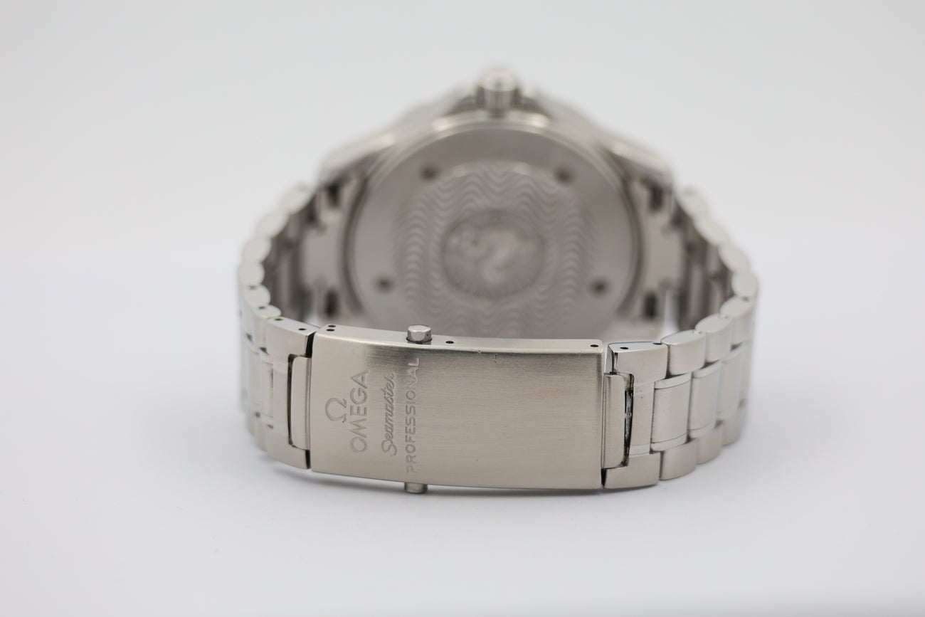 Omega Seamaster Diver 300 M Quarz  22658000 - Detailansicht 5