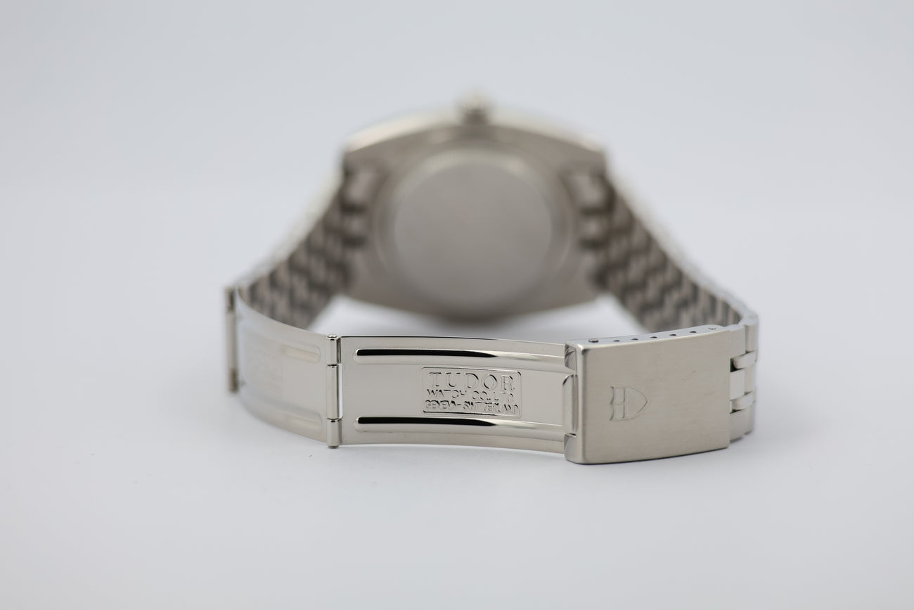 Tudor Classic Date 38mm Automatik 21010 - Detail view 6