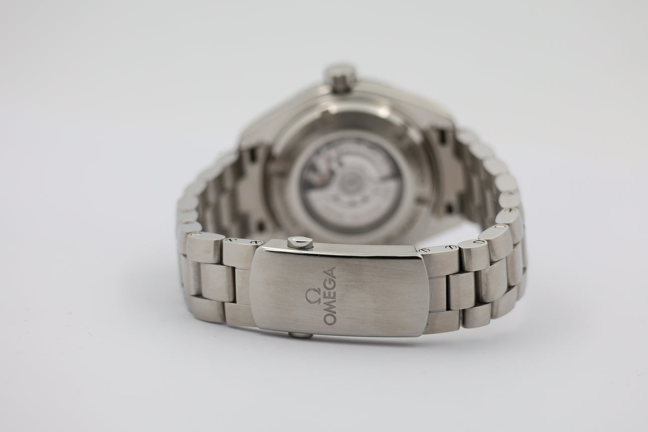 Omega Seamaster Planet Ocean Automatik 37,5mm 23230382001002 - Detailansicht 5