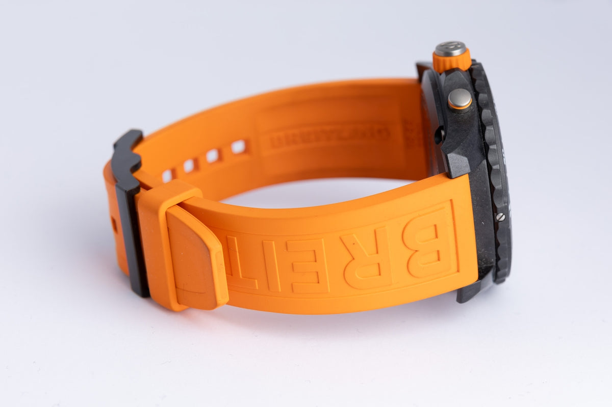 Breitling Endurance Pro Quarz Herrenuhr 44mm Orange X82310 - Detailansicht 6