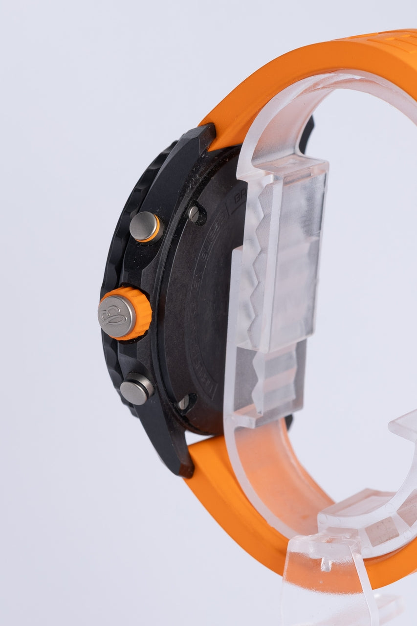 Breitling Endurance Pro Quarz Herrenuhr 44mm Orange X82310 - Detailansicht 4