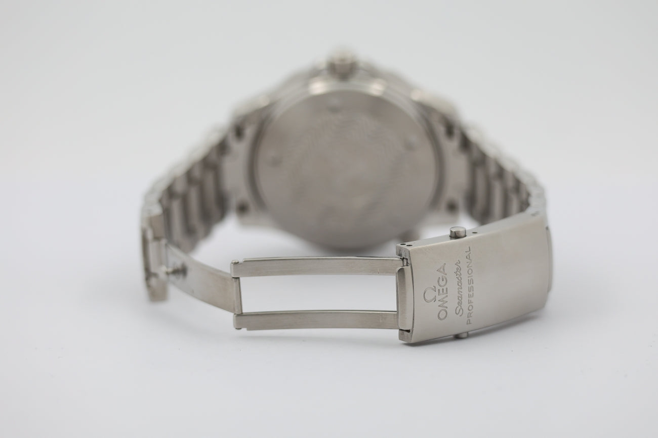 Omega Seamaster Diver 300m Automatik Herrenuhr  22545000 - Detailansicht 6