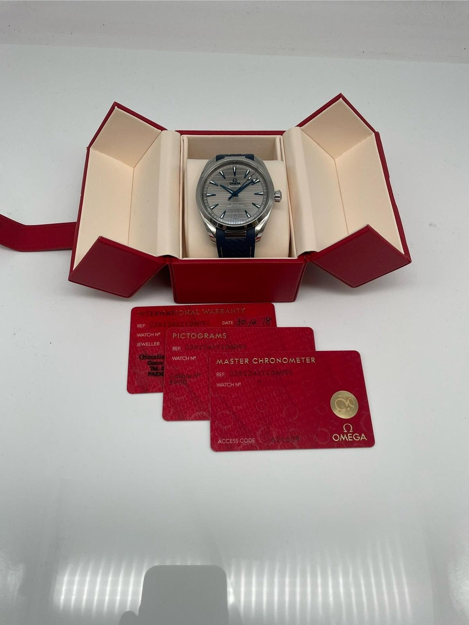 Omega Seamaster Aqua Terra Automatik Herrenuhr Kautschuk  22012412106001 - Papiere und oder Lieferumfang