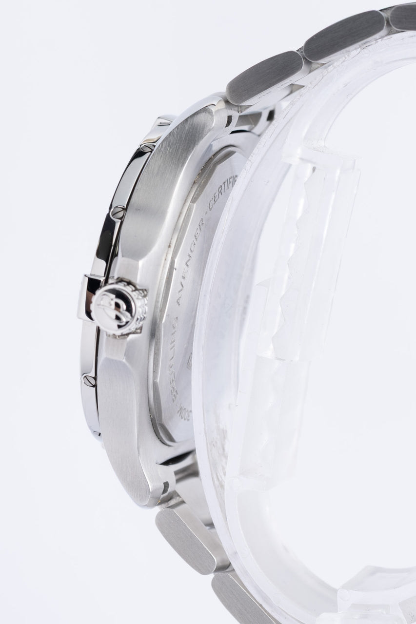 Breitling Avenger GMT 45mm Automatik A32395 - Detailansicht 3