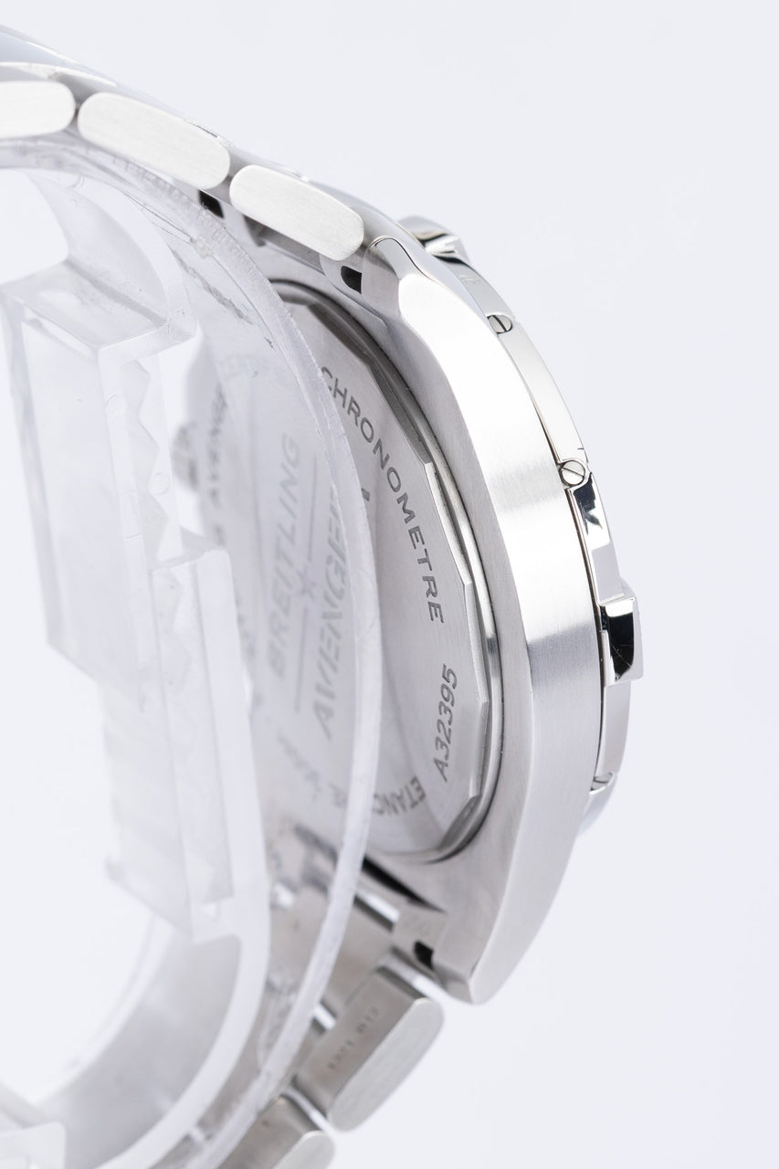 Breitling Avenger GMT 45mm Automatik A32395 - Detailansicht 4