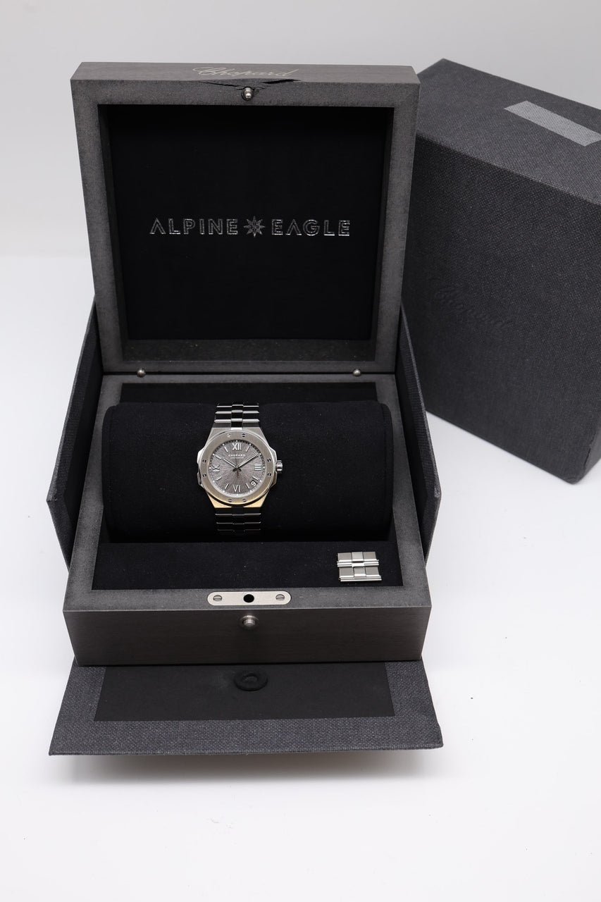 Chopard Alpine Eagle 41mm Automatik Herrenuhr Grau 298600-3002 - Papiere und oder Lieferumfang