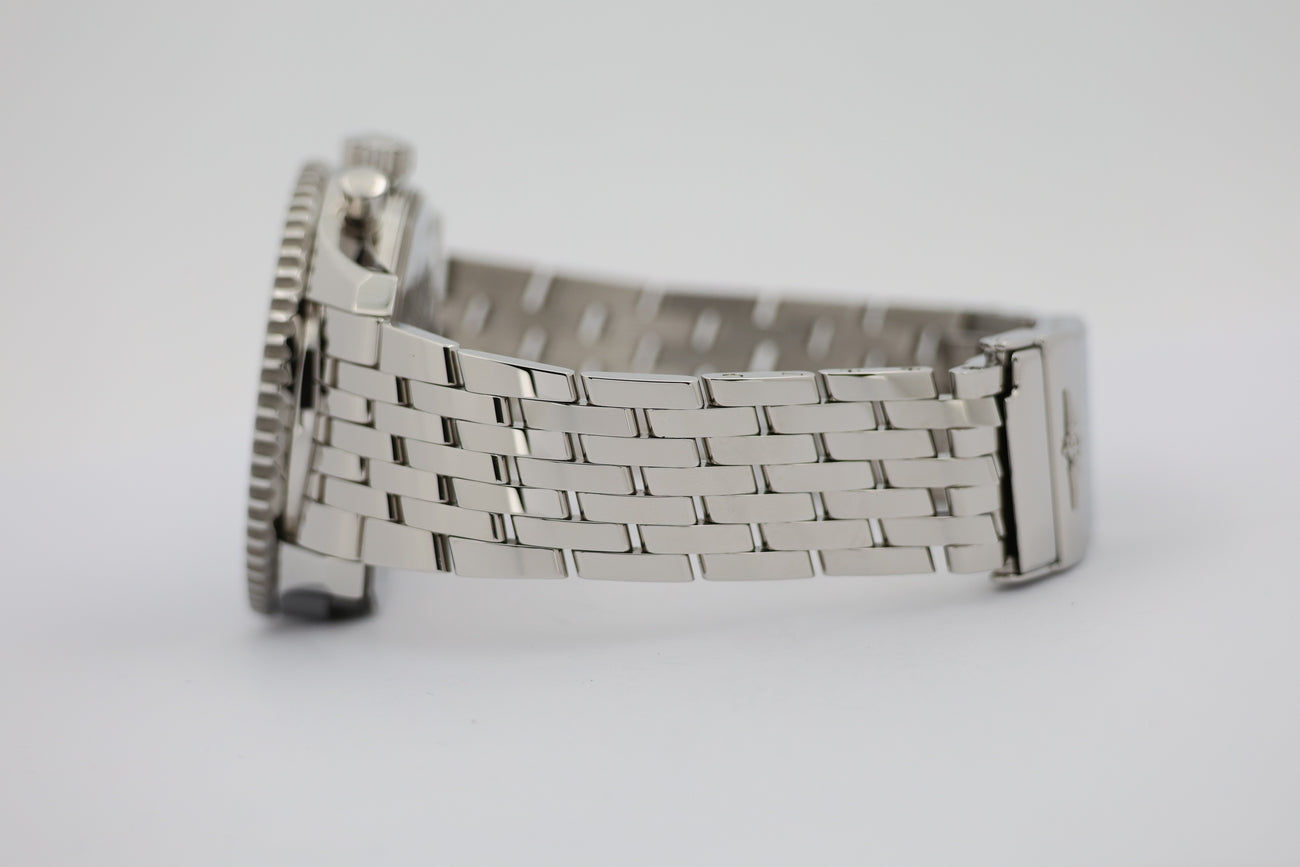 Breitling Navitimer World GMT 46mm Automatik Herrenuhr  A24322 - Detailansicht 3