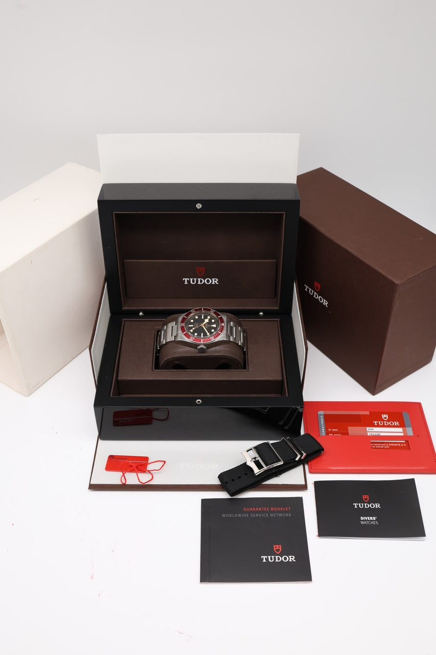 Tudor Black Bay 41 Automatik 79220R - Papiere und oder Lieferumfang