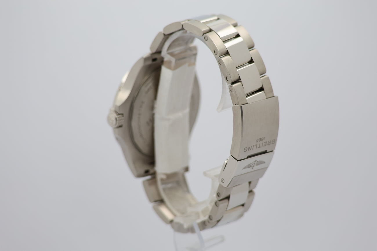 Breitling Avenger GMT 45mm Automatik A32395 - Detail view 2