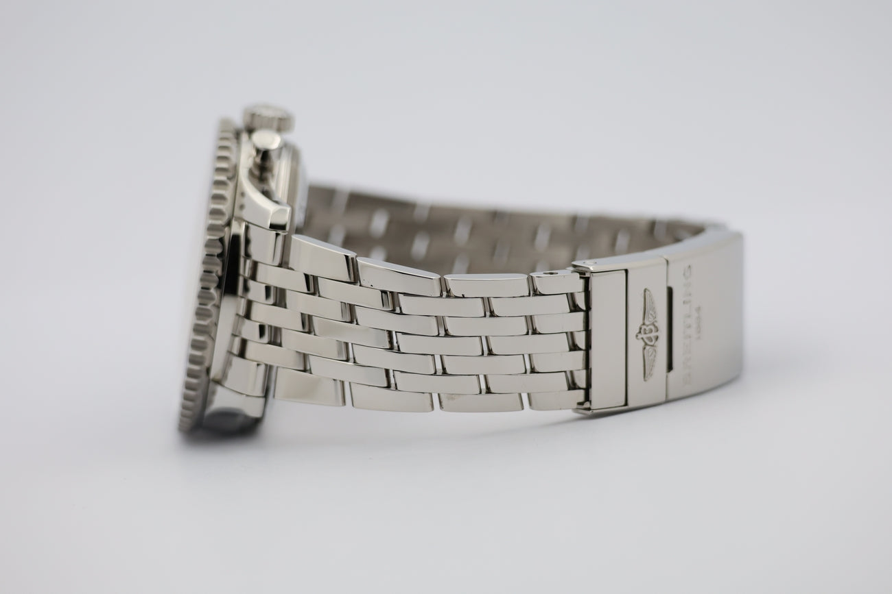 Breitling Navitimer B01 Chronograph 43mm Automatik AB0121 - Detail view 3