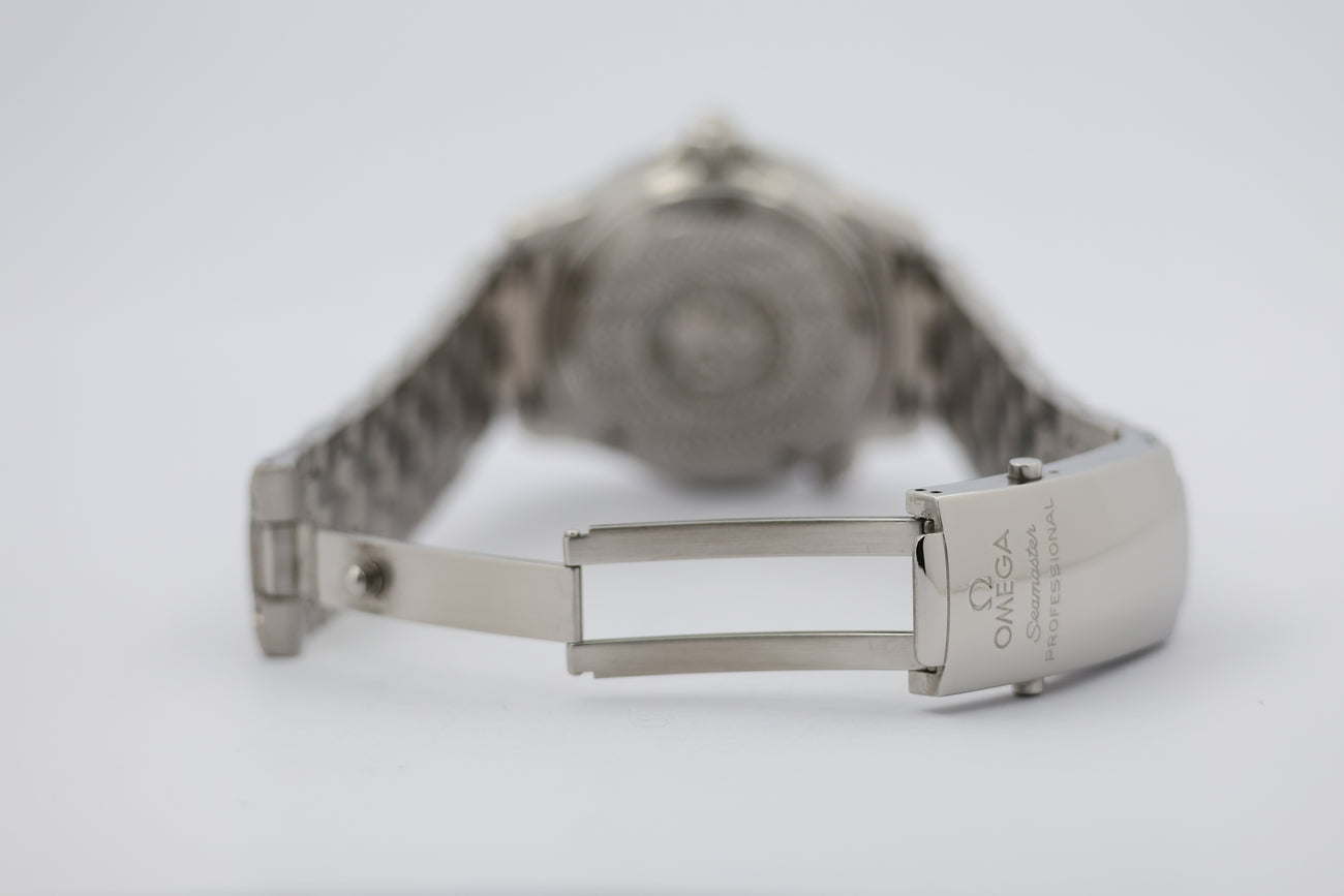 Omega Seamaster Diver 300m Quarz 36mm 25618000 - Detail view 6