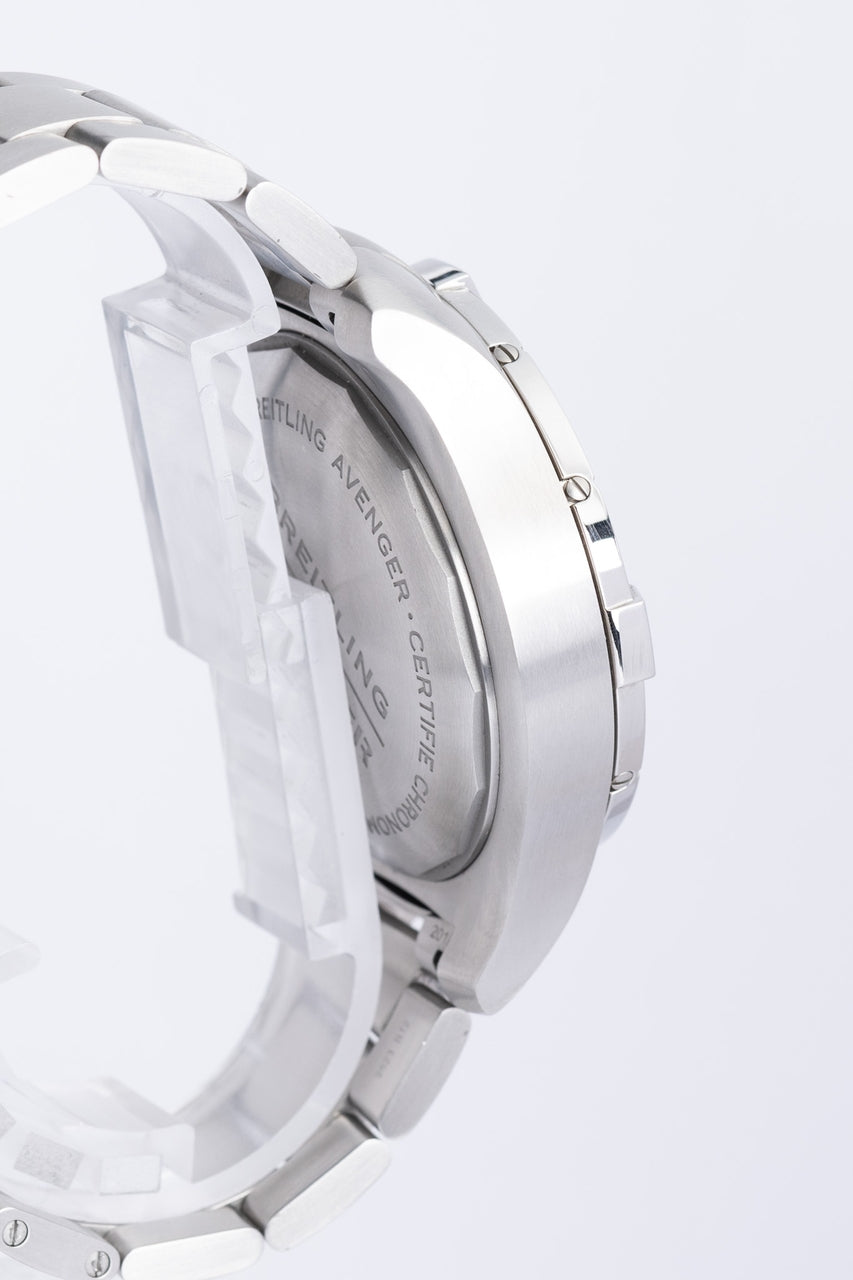 Breitling Avenger Chronograph  GMT 45mm  A24315 - Detailansicht 4