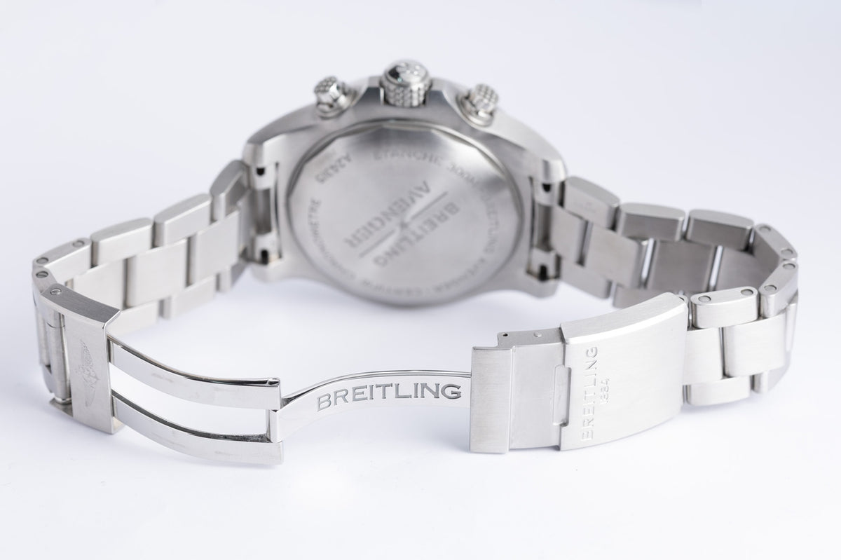 Breitling Avenger Chronograph  GMT 45mm  A24315 - Detailansicht 8