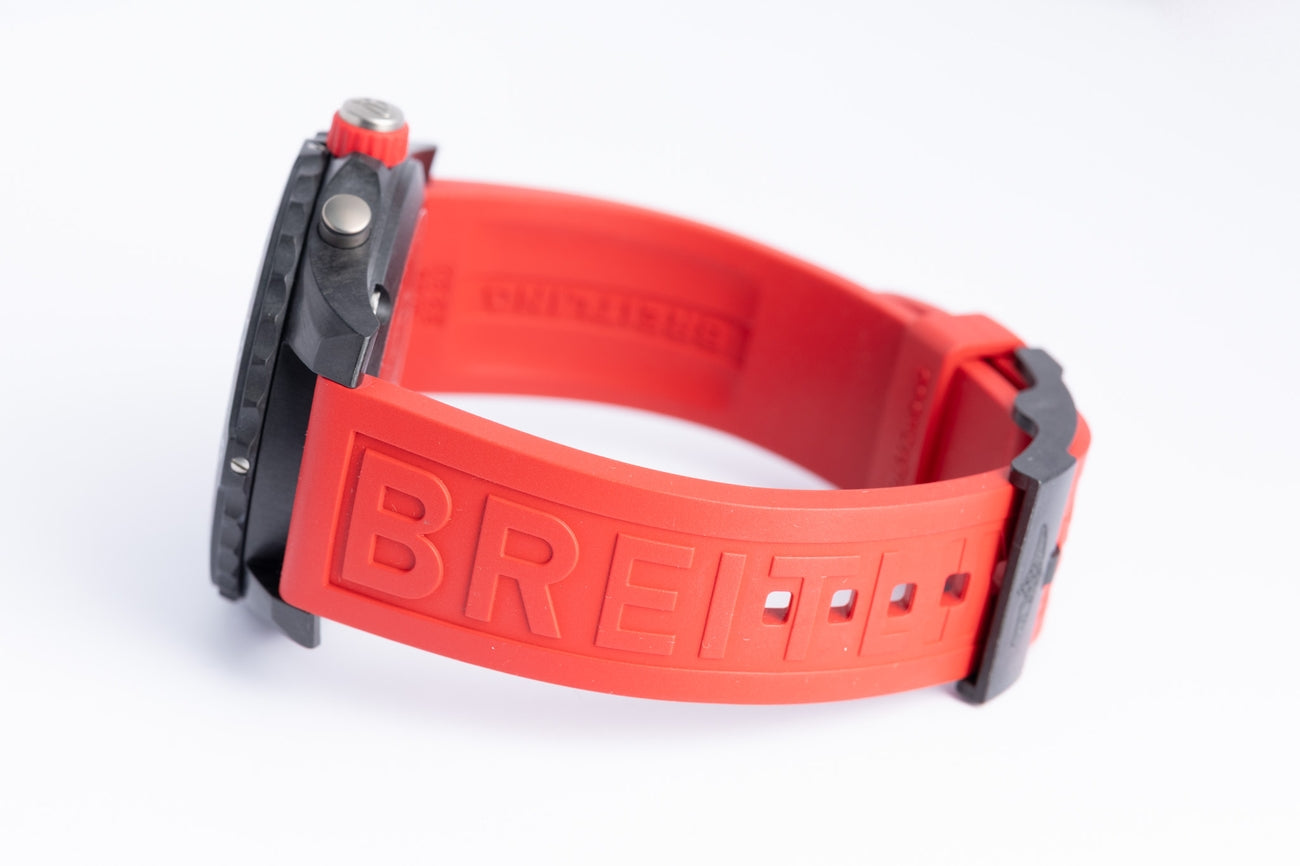 Breitling Endurance Pro "Hiroshima Carp Limited Edition" Quarz Herrenuhr 44mm  X82310 - Detailansicht 5