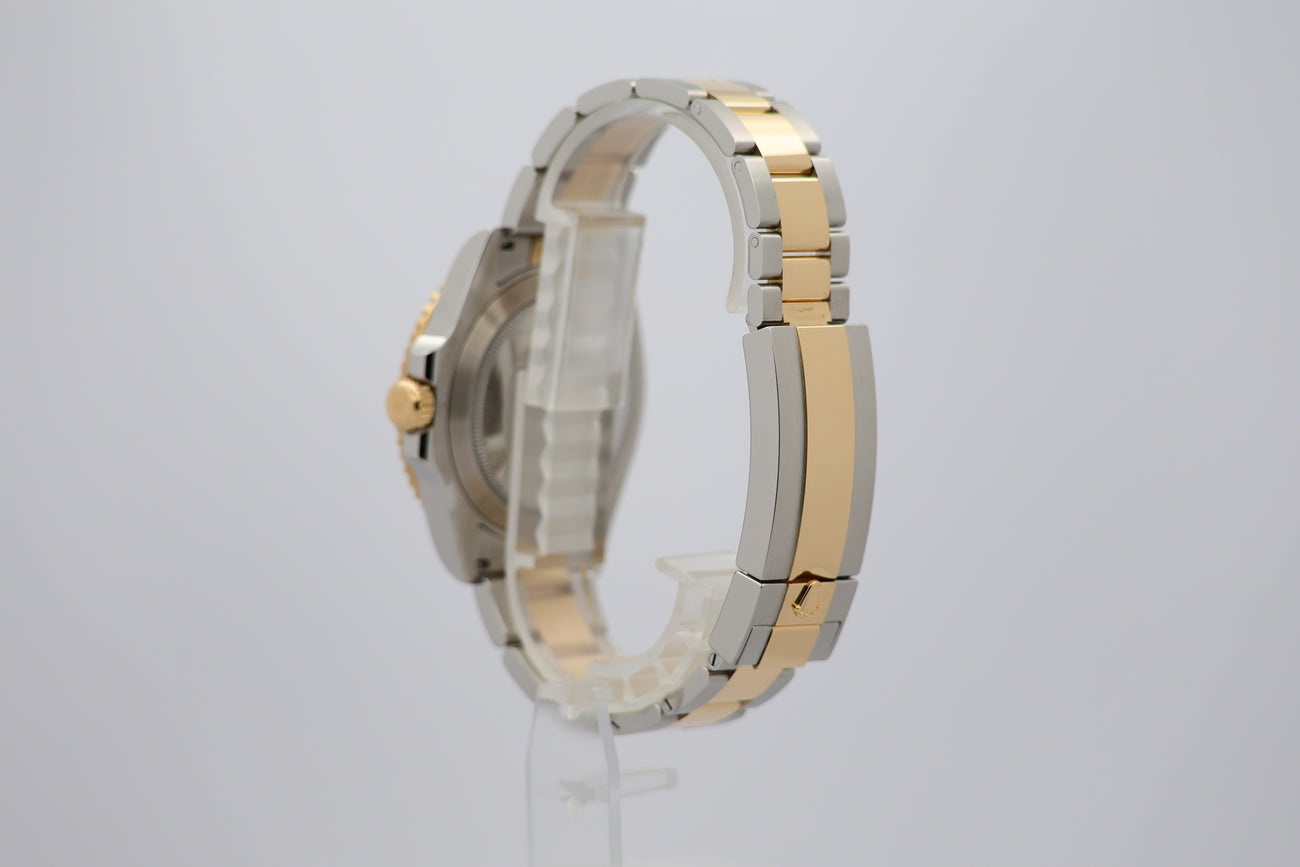 Rolex Submariner Date 41mm Automatik  126613LN - Detailansicht 2