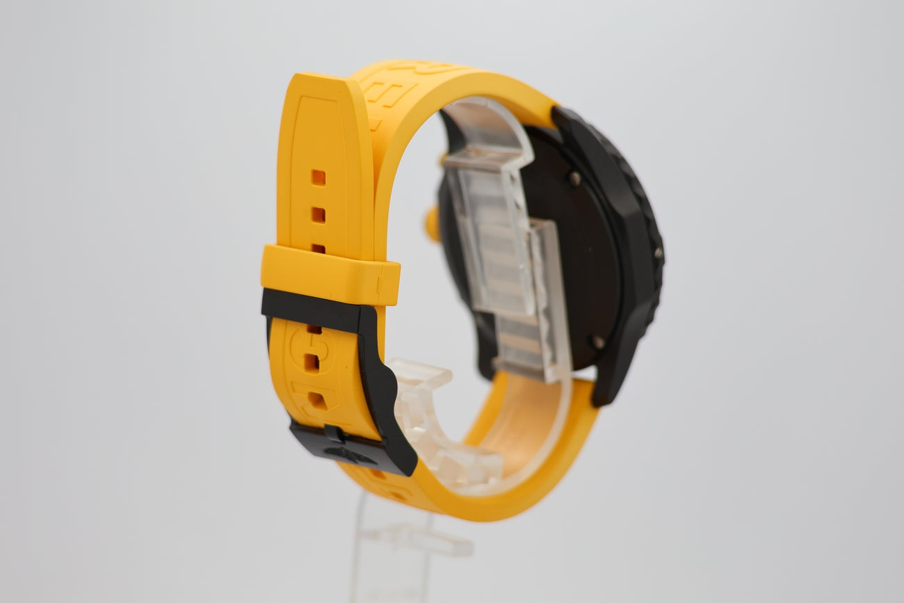 Breitling Endurance Pro 44mm Quarz  X82310 - Detail view 1