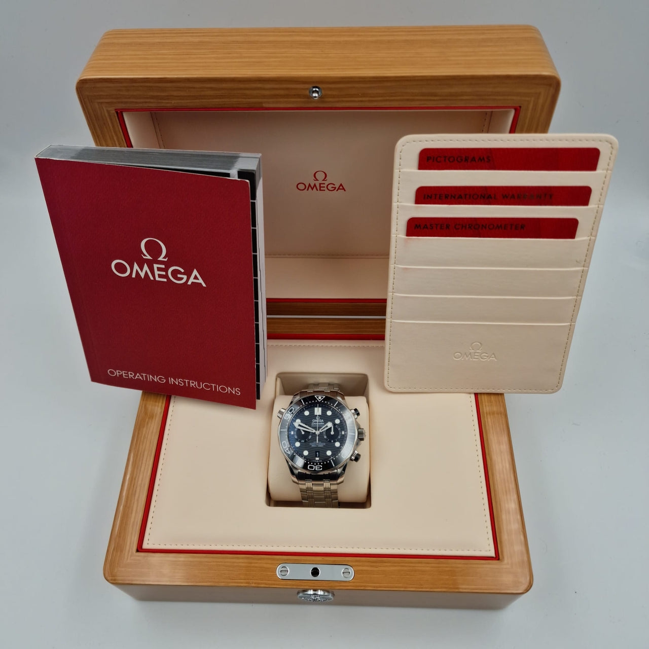 Omega Seamaster Diver 300 M Chronograph Herrenuhr 21030445101001 - Papers and documentation
