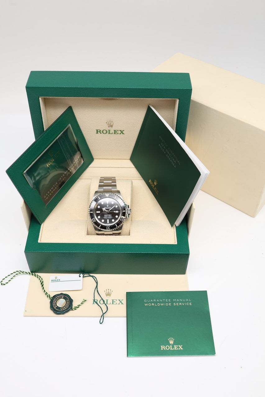 Rolex Sea-Dweller Deepsea 44mm Automatik Herrenuhr 136660 - Papiere und oder Lieferumfang