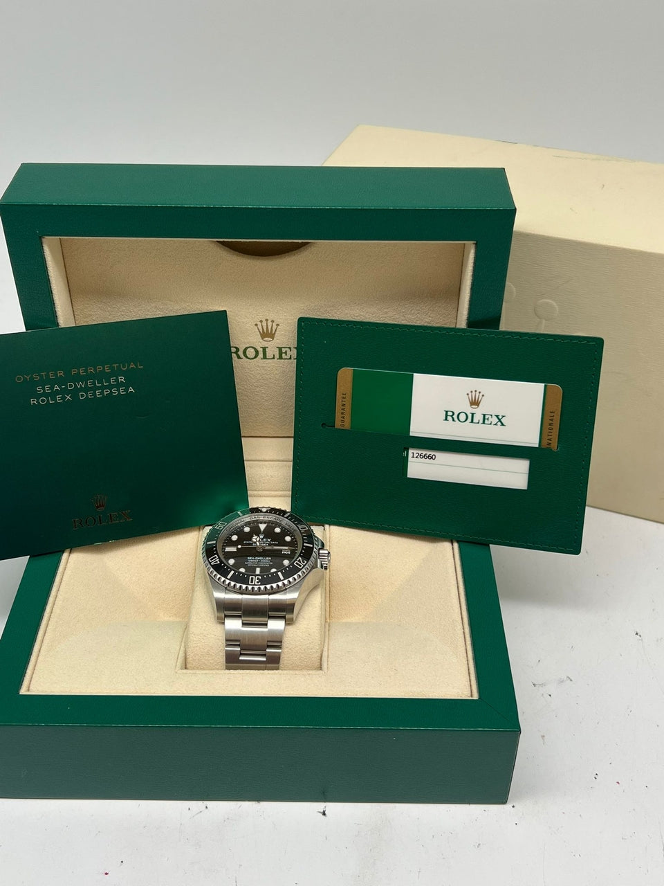 Rolex Sea-Dweller Deepsea Automatik Herrenuhr Stahl 44mm 126660 - Papiere und oder Lieferumfang