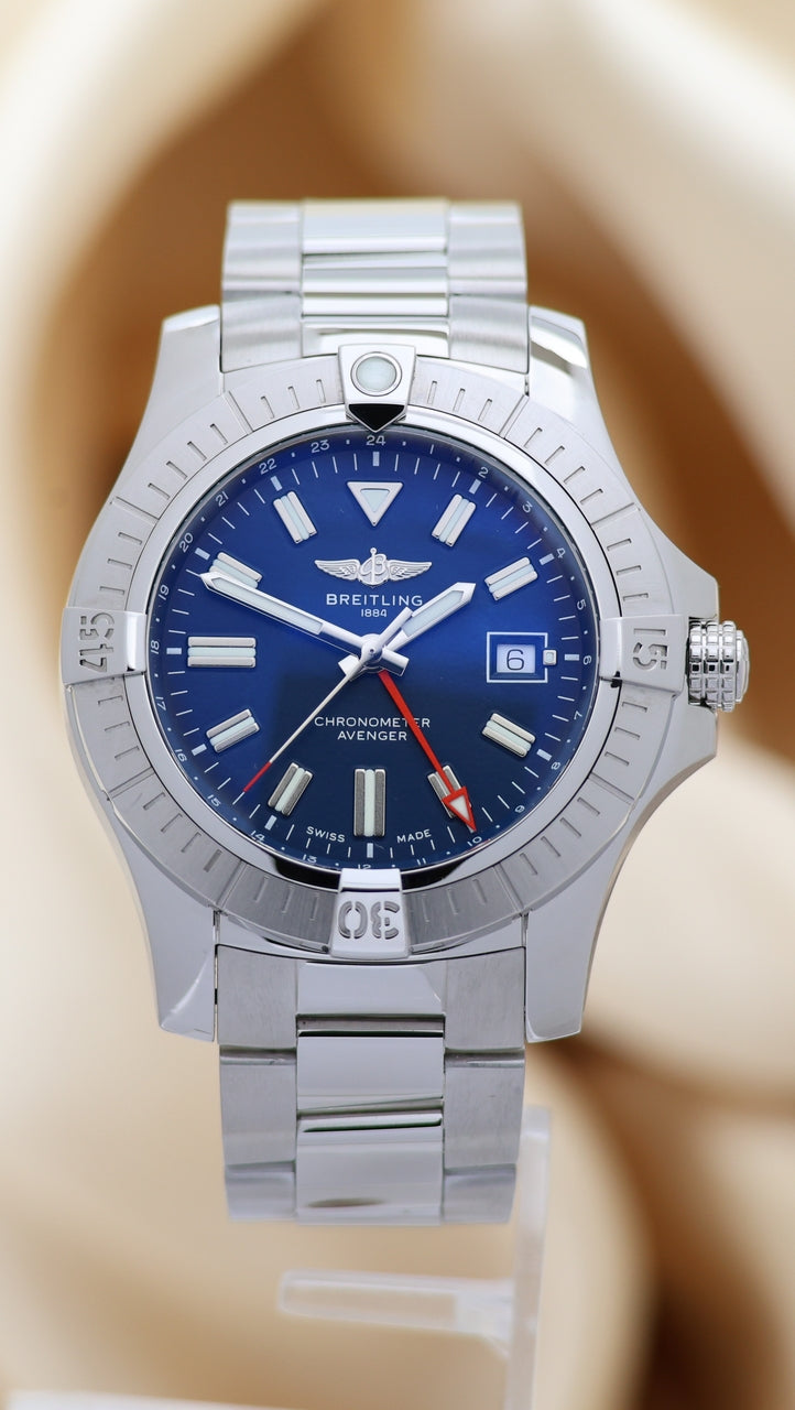 Breitling Avenger GMT Automatik 45mm Blau A32395 - Main product image