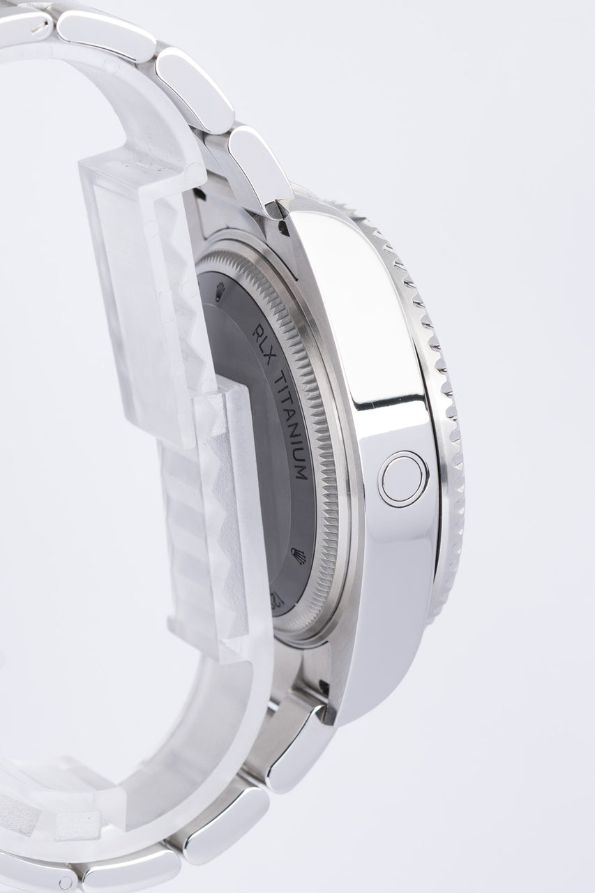 Rolex Sea-Dweller Deepsea 44mm Automatik Herrenuhr 136660 - Detailansicht 4