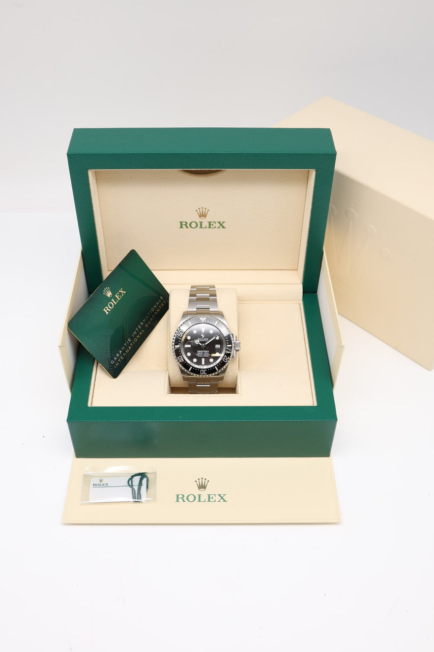 Rolex Sea-Dweller Deepsea 44mm Automatik Herrenuhr 136660 - Papiere und oder Lieferumfang