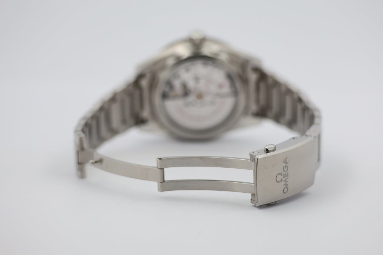 Omega Seamaster 300 Automatik Herrenuhr Blau 23430412103001 - Detail view 6