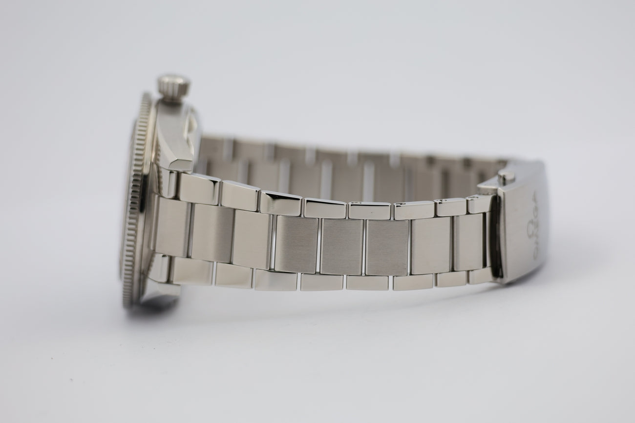 Omega Seamaster 300 Automatik Herrenuhr Blau 23430412103001 - Detail view 3