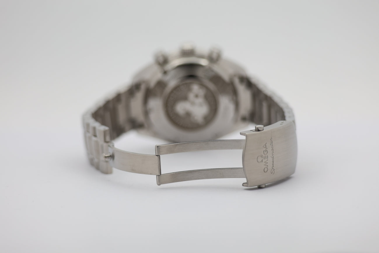 Omega Speedmaster Date 'Panda' Japan Edition 40mm Automatik 32330404002001 - Detailansicht 6