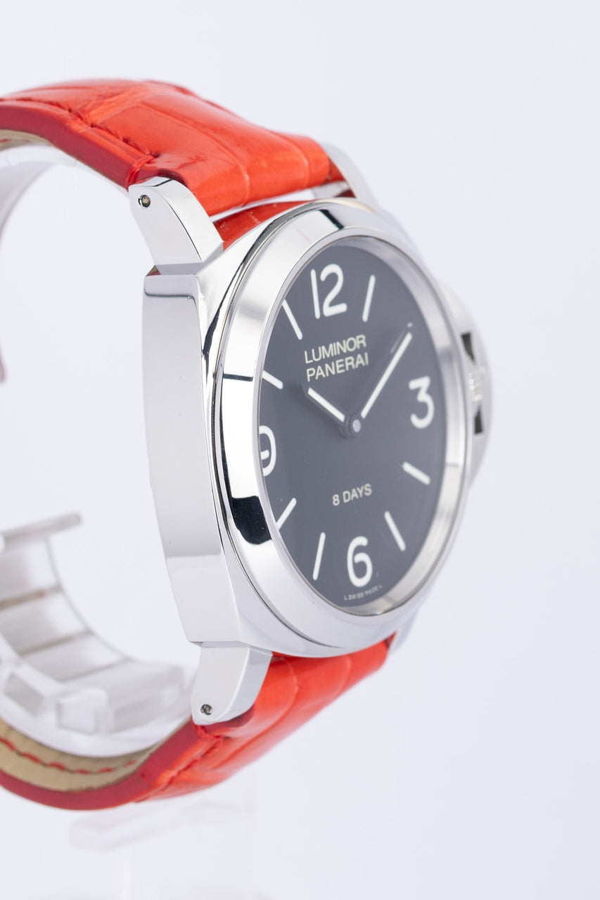 Panerai Luminor Base 8 Days 44mm Handaufzug PAM00560 - Detailansicht 1