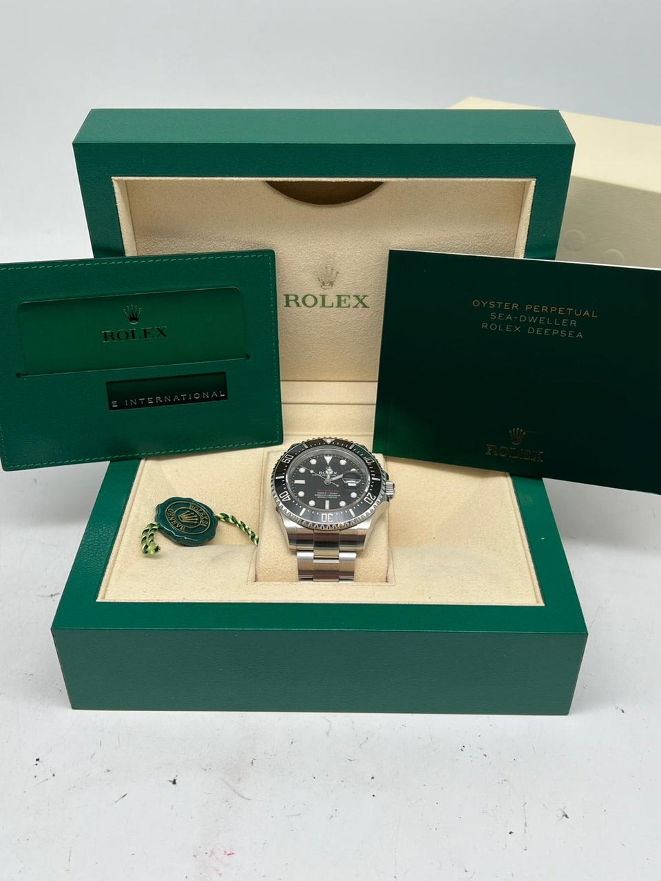 Rolex Sea-Dweller Automatik 43mm 126600 - Papiere und oder Lieferumfang